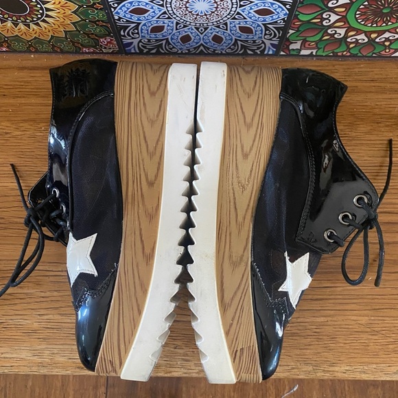 FABULOUSLY FUN ⭐️Glister shoes⭐️ in GREAT shape!! - Picture 11 of 13